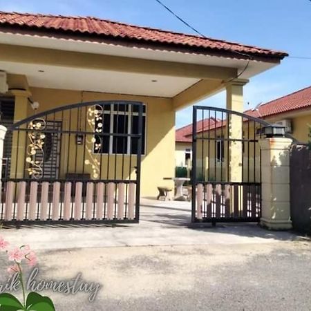 Kampong Sura Tengah Anggerik Homestay Dungun المظهر الخارجي الصورة