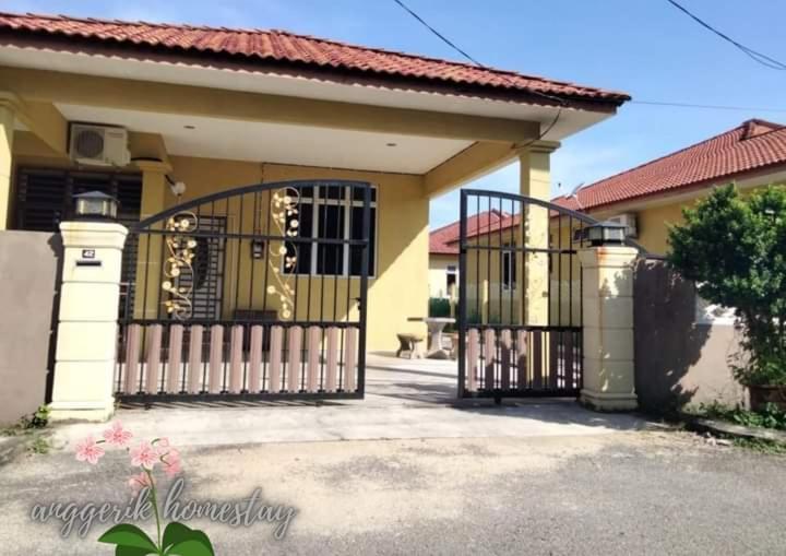 Kampong Sura Tengah Anggerik Homestay Dungun المظهر الخارجي الصورة