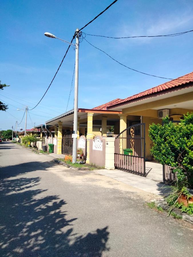 Kampong Sura Tengah Anggerik Homestay Dungun المظهر الخارجي الصورة